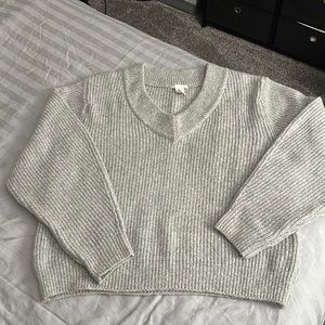 H&M -V-neck Sweater in Gray; Size: L